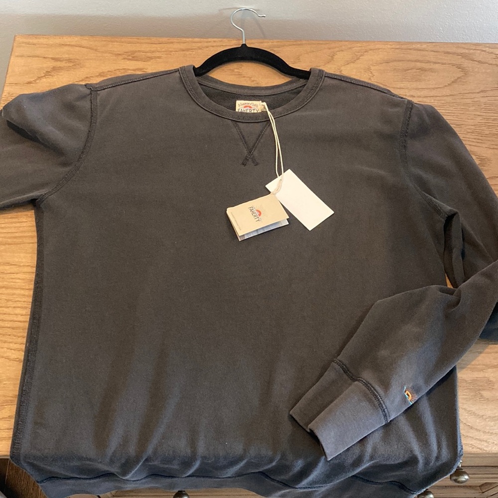Men’s Faherty crew neck sweater (faded black)